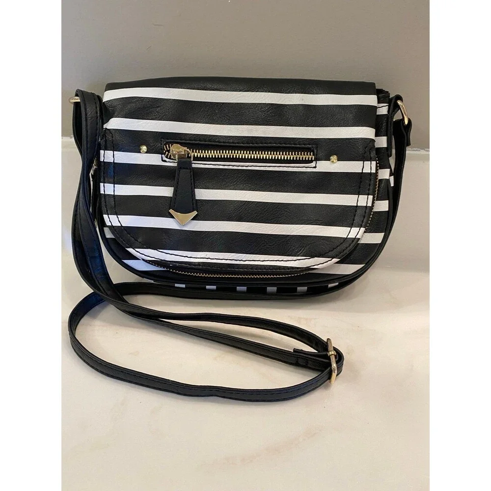 Apt 9 NWOT Crossbody Black & White‎ Striped Purse w/many compartments Travel Bag